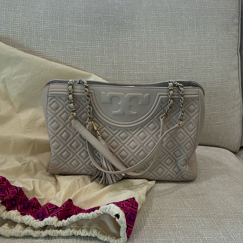 Tory Burch Fleming Light Pink Beige Quilted Leather Shoulder Bag Retailed $598